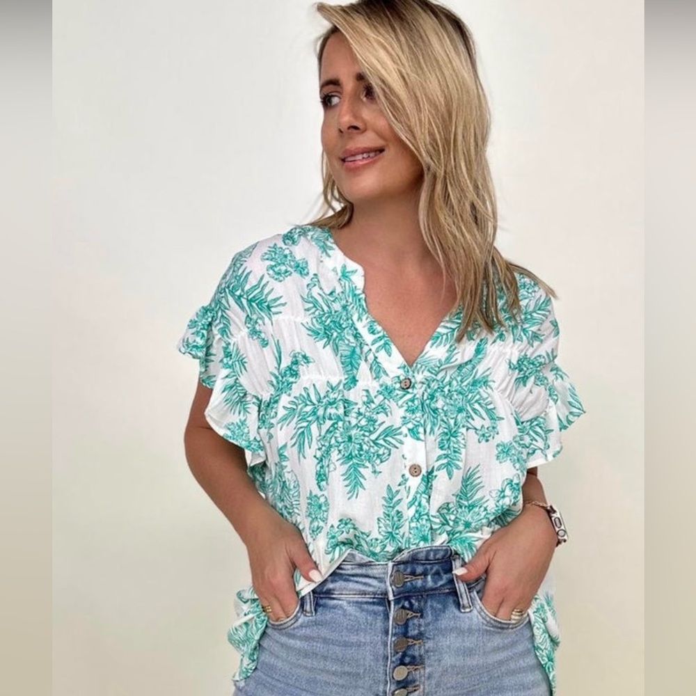 Cozy Co. floral print top. NWT